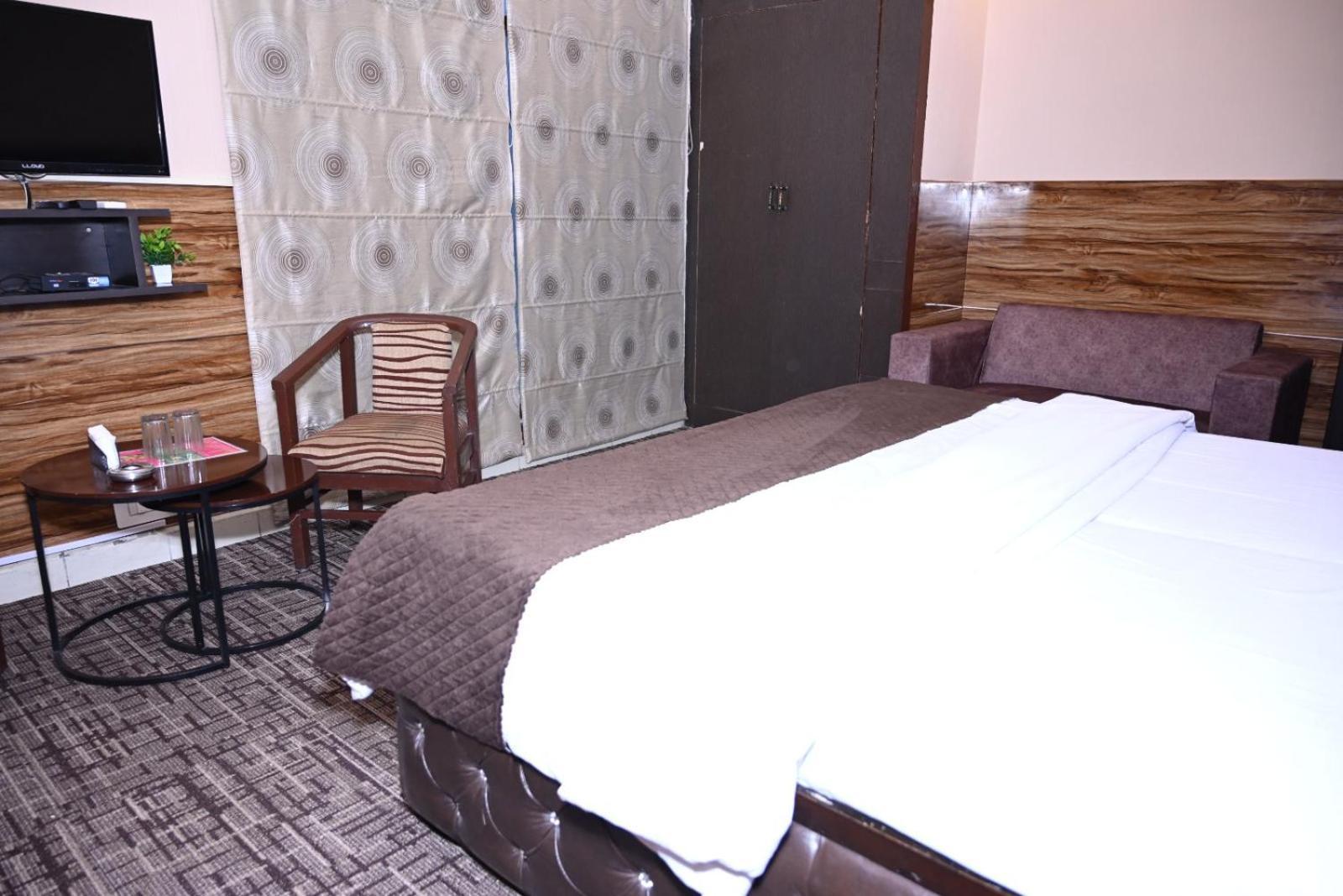 Hotel Kuber Rai Exterior photo