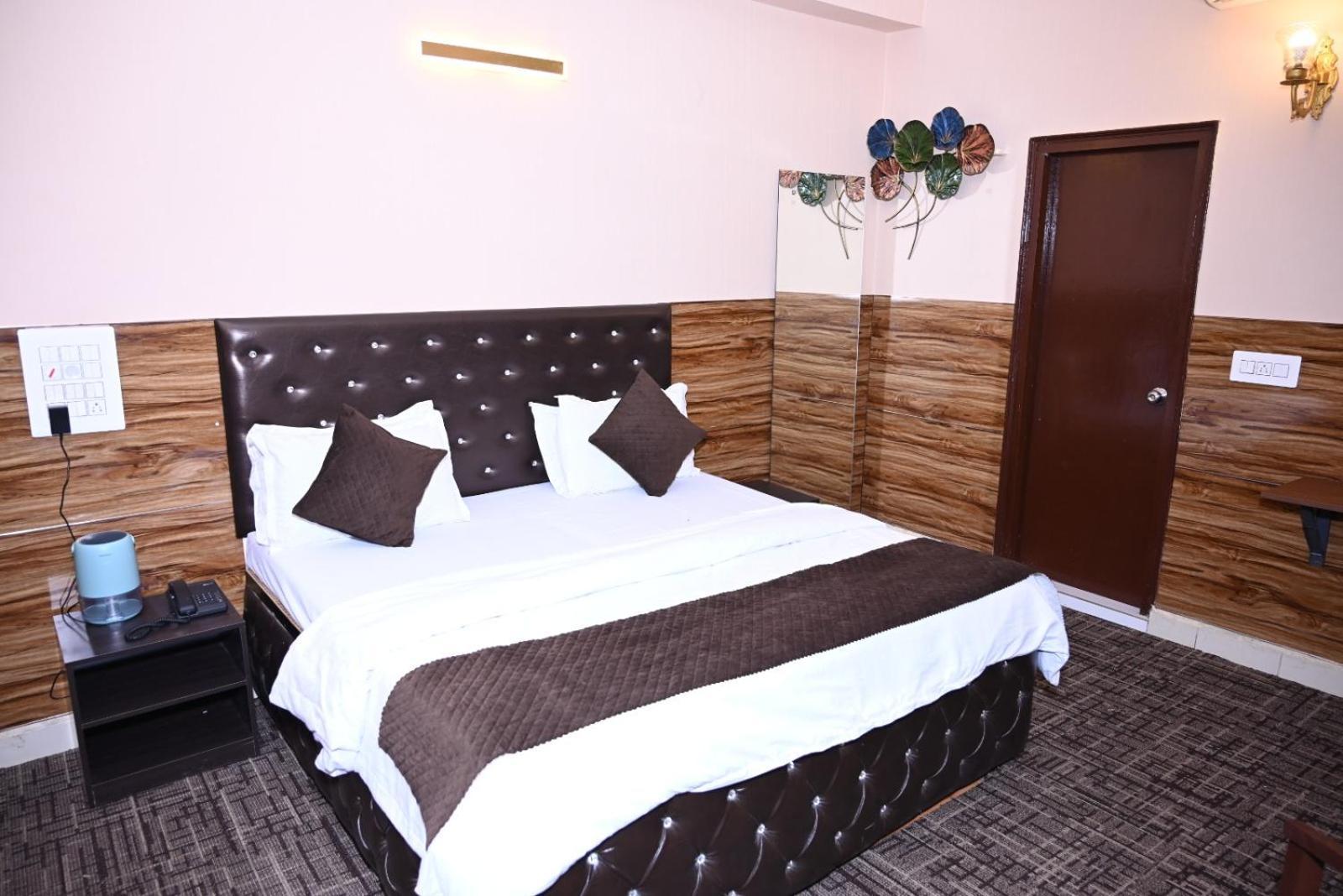 Hotel Kuber Rai Exterior photo