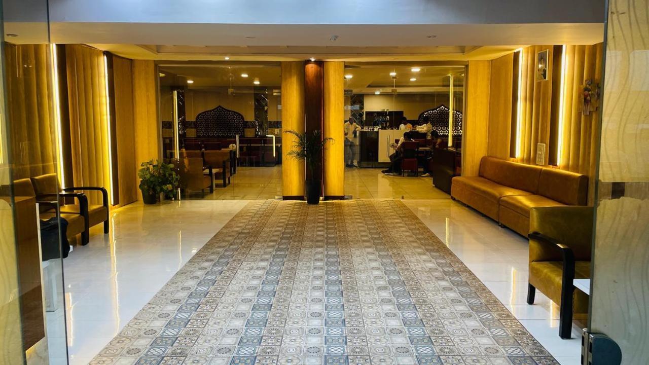 Hotel Kuber Rai Exterior photo