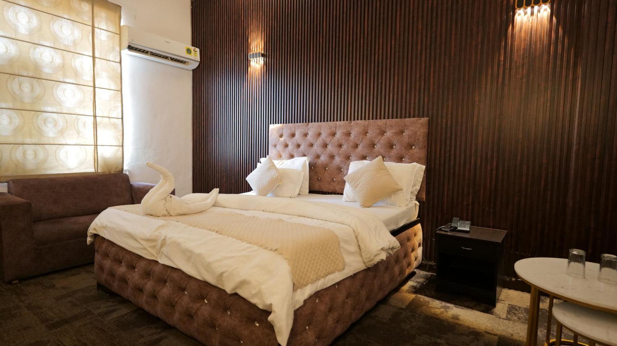 Hotel Kuber Rai Exterior photo